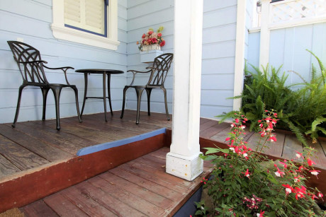 The Napa Inn - deck with table and chairs